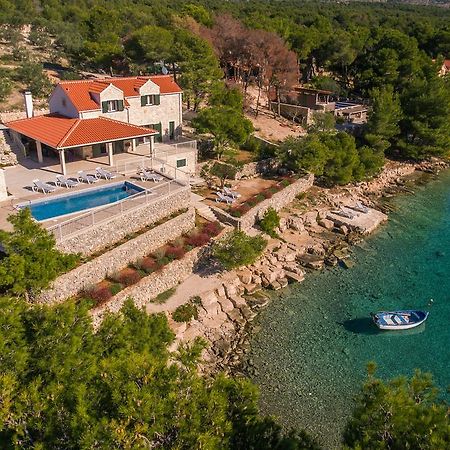 Luxury Villa Kate - In Lucice Bay With Turquoise Sea, Amazing Seaviews, And Heated Pool Milna (Brac) Exterior foto