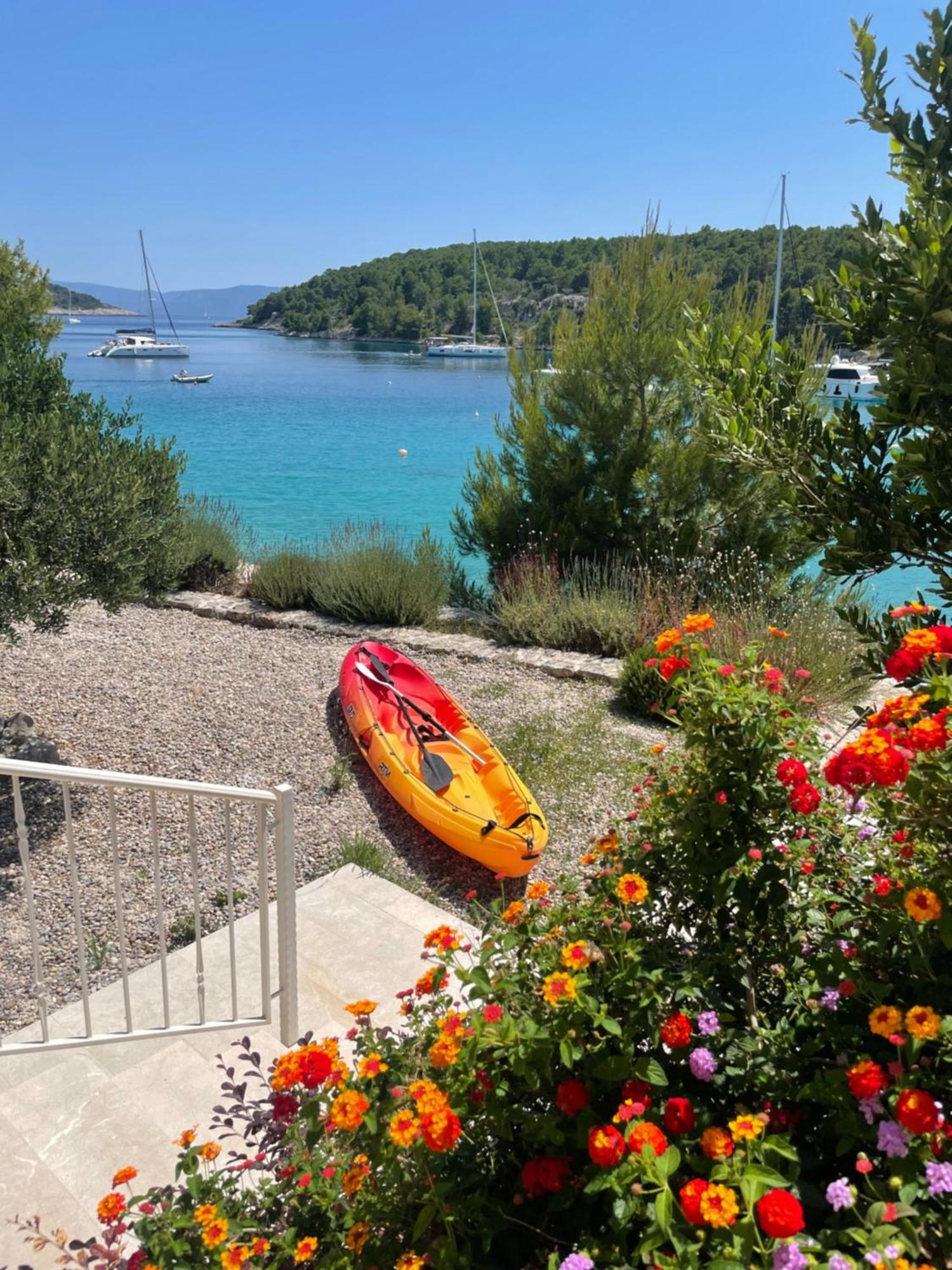 Luxury Villa Kate - In Lucice Bay With Turquoise Sea, Amazing Seaviews, And Heated Pool Milna (Brac) Exterior foto