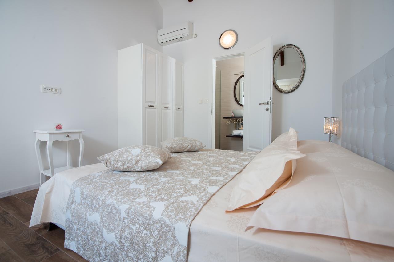 Luxury Villa Kate - In Lucice Bay With Turquoise Sea, Amazing Seaviews, And Heated Pool Milna (Brac) Exterior foto