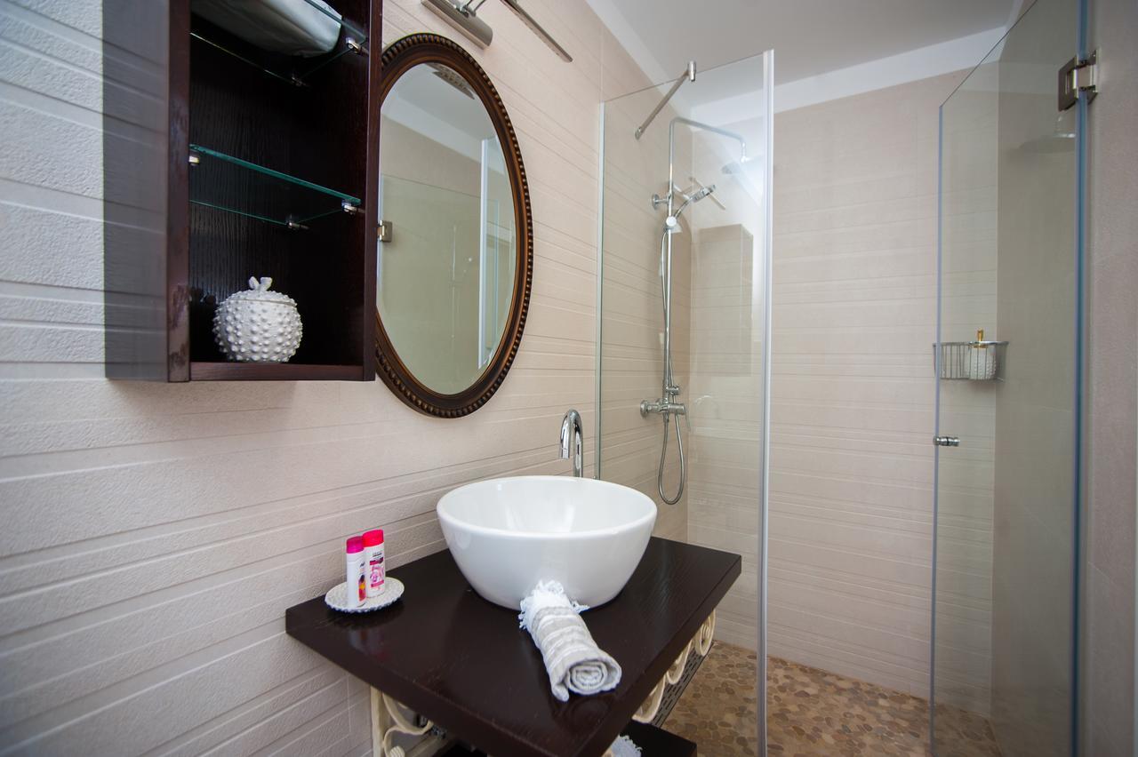 Luxury Villa Kate - In Lucice Bay With Turquoise Sea, Amazing Seaviews, And Heated Pool Milna (Brac) Exterior foto