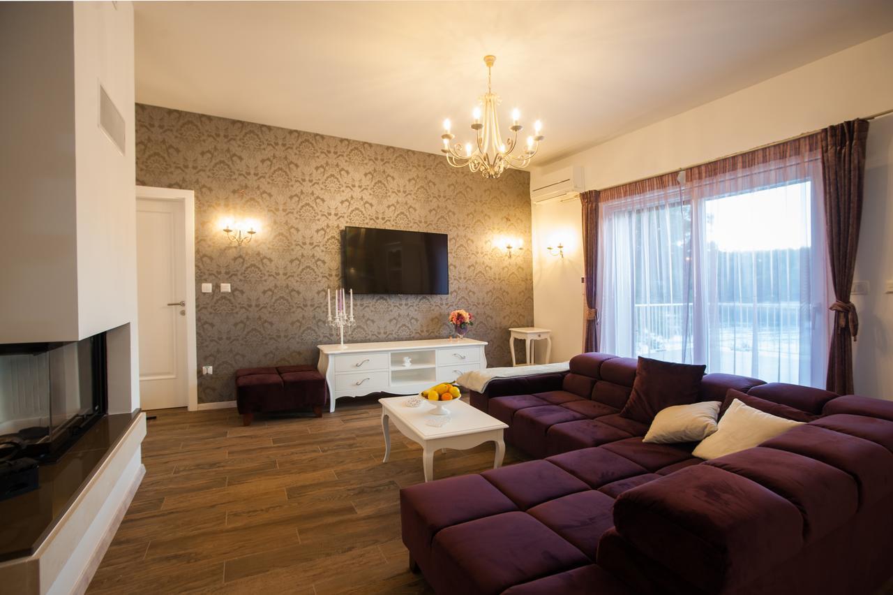 Luxury Villa Kate - In Lucice Bay With Turquoise Sea, Amazing Seaviews, And Heated Pool Milna (Brac) Exterior foto