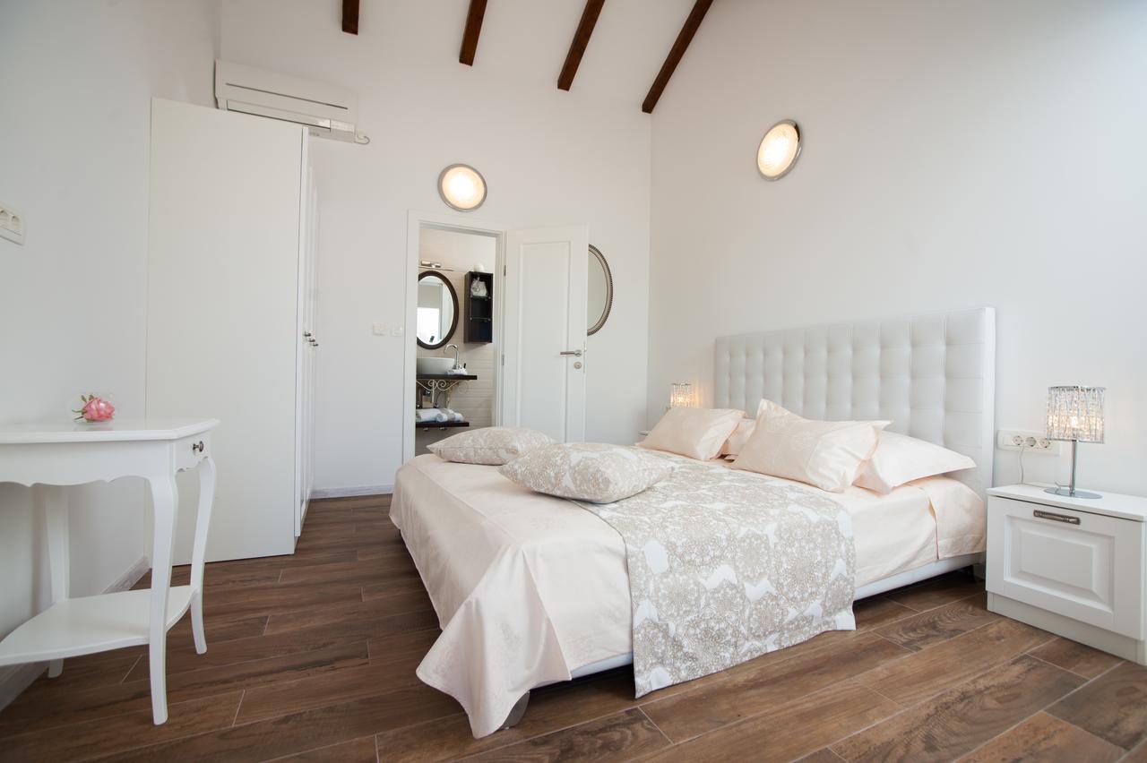 Luxury Villa Kate - In Lucice Bay With Turquoise Sea, Amazing Seaviews, And Heated Pool Milna (Brac) Exterior foto