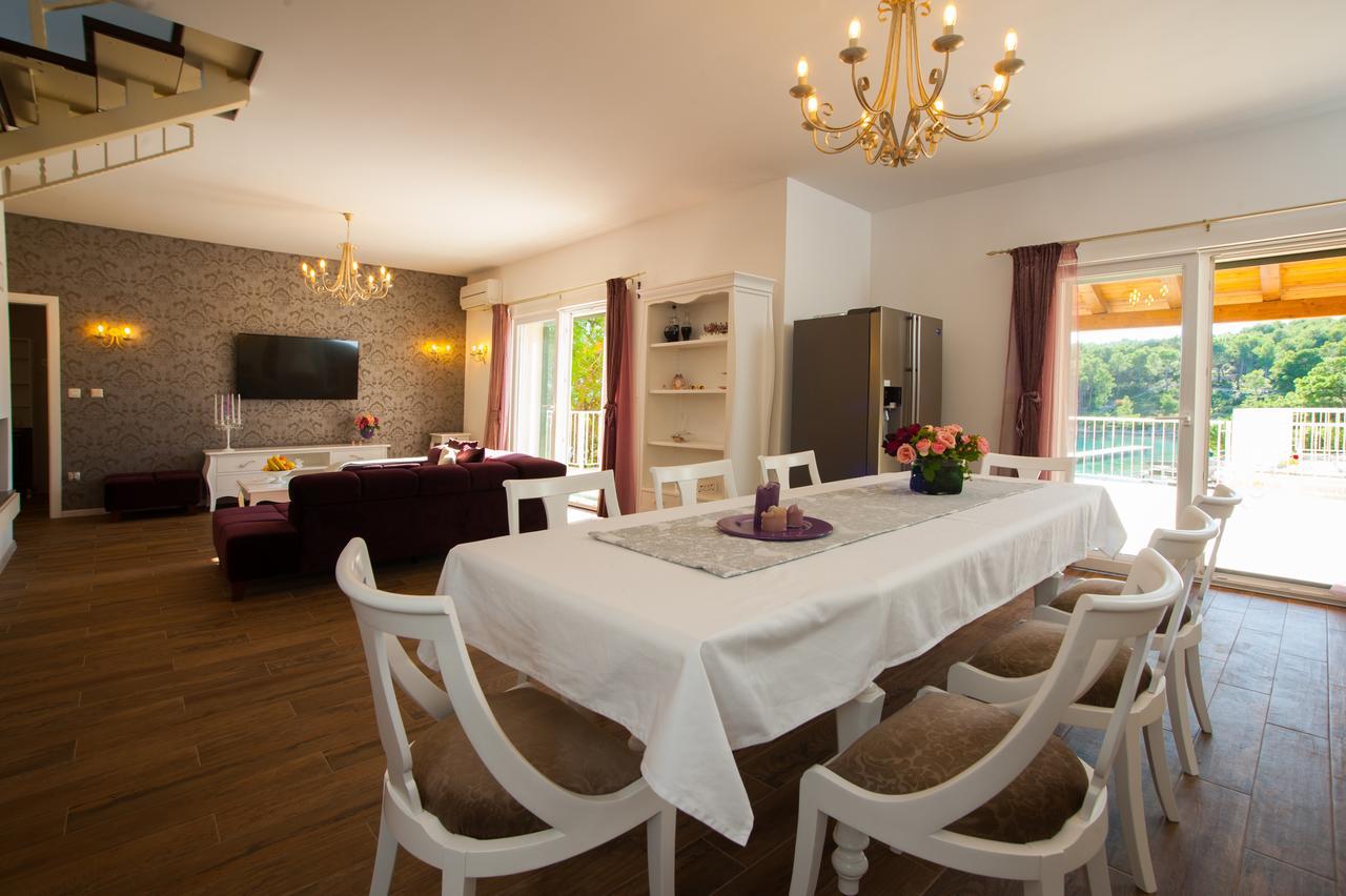 Luxury Villa Kate - In Lucice Bay With Turquoise Sea, Amazing Seaviews, And Heated Pool Milna (Brac) Exterior foto