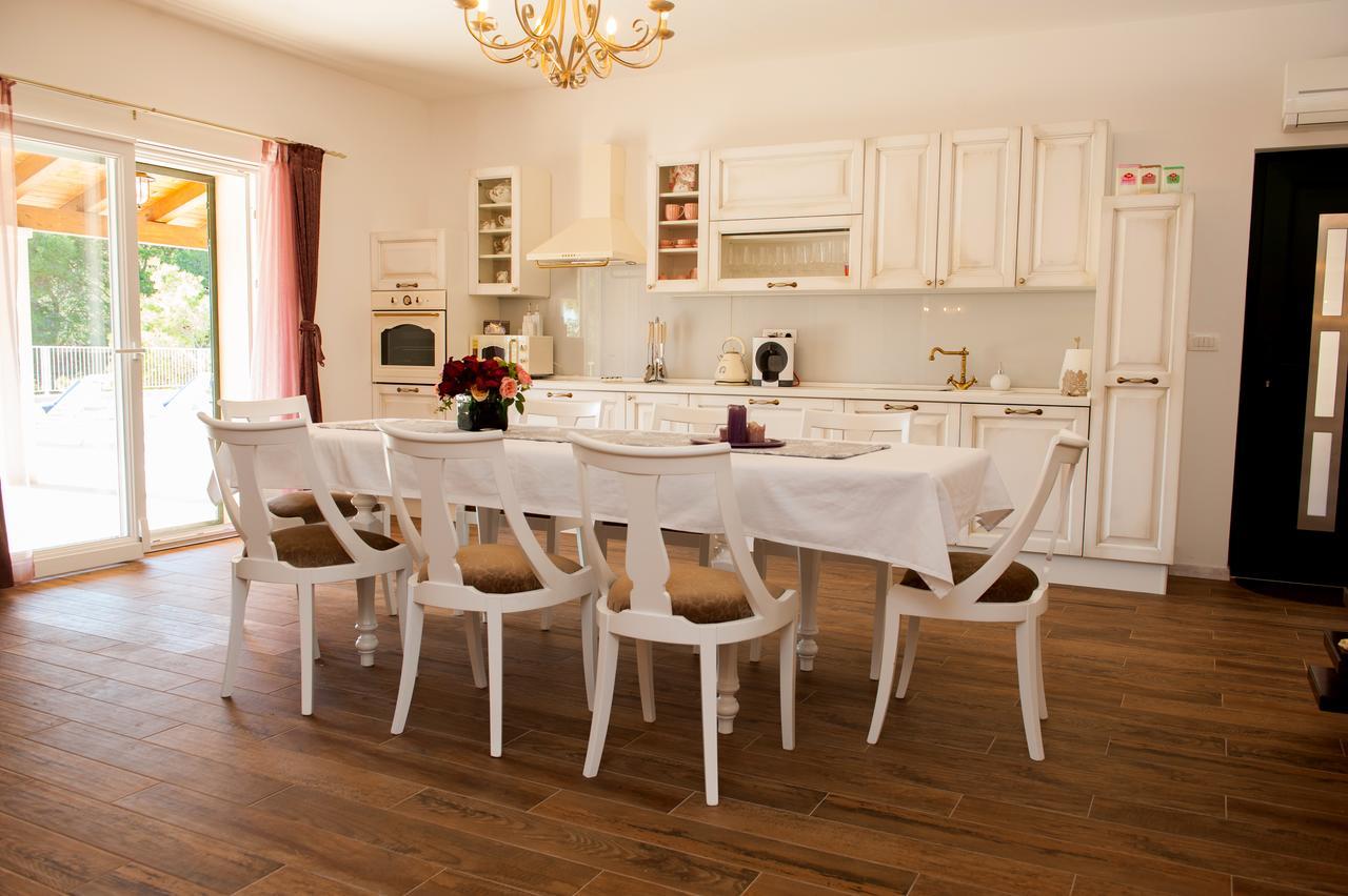 Luxury Villa Kate - In Lucice Bay With Turquoise Sea, Amazing Seaviews, And Heated Pool Milna (Brac) Exterior foto
