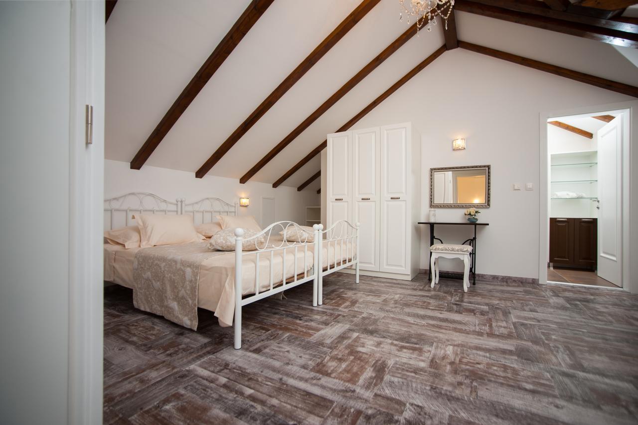 Luxury Villa Kate - In Lucice Bay With Turquoise Sea, Amazing Seaviews, And Heated Pool Milna (Brac) Exterior foto
