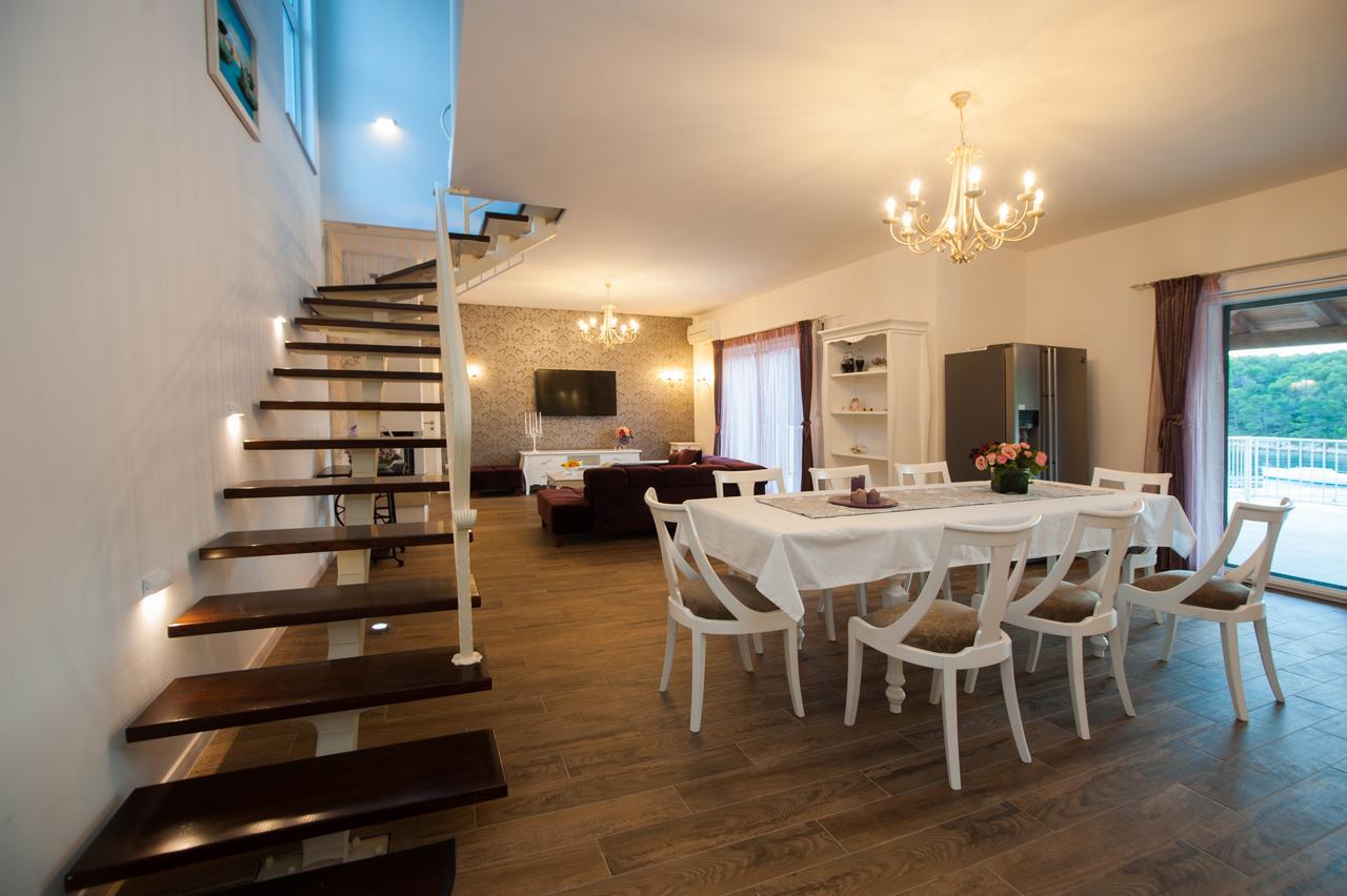Luxury Villa Kate - In Lucice Bay With Turquoise Sea, Amazing Seaviews, And Heated Pool Milna (Brac) Exterior foto