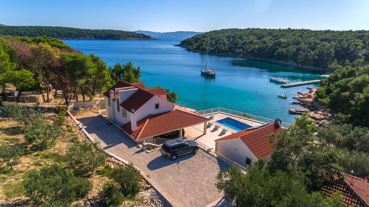 Luxury Villa Kate - In Lucice Bay With Turquoise Sea, Amazing Seaviews, And Heated Pool Milna (Brac) Exterior foto