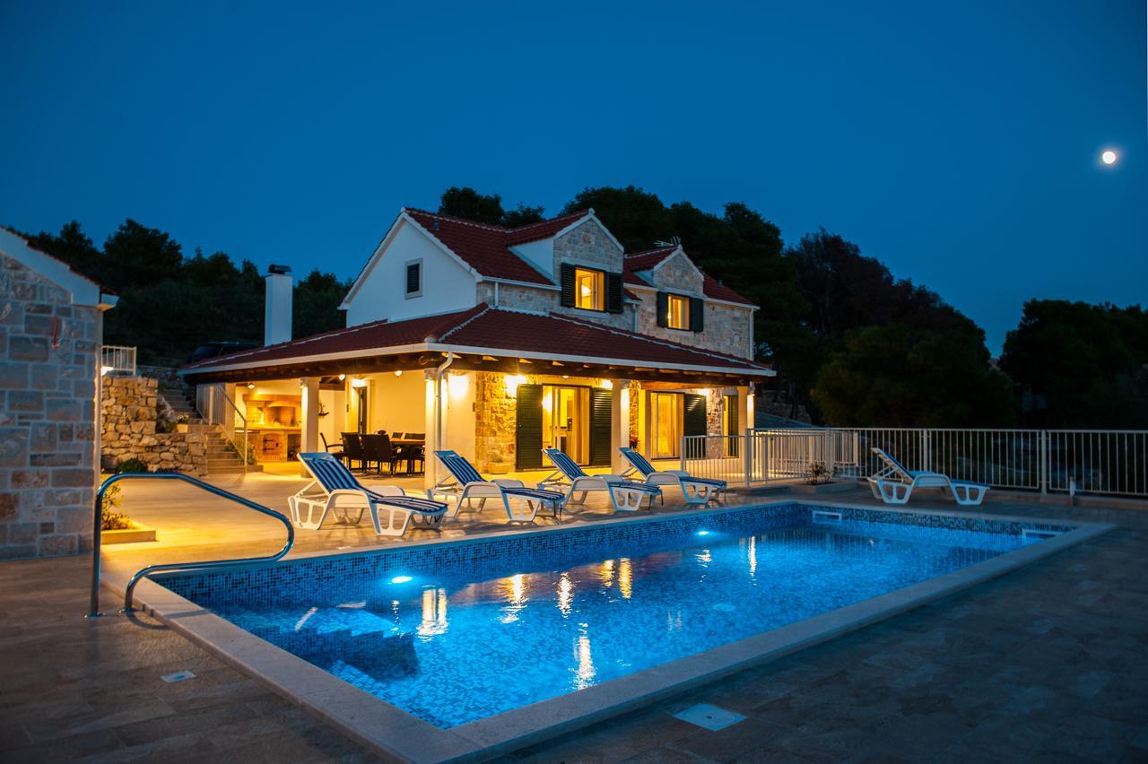 Luxury Villa Kate - In Lucice Bay With Turquoise Sea, Amazing Seaviews, And Heated Pool Milna (Brac) Exterior foto