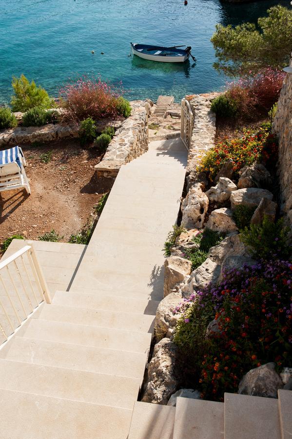 Luxury Villa Kate - In Lucice Bay With Turquoise Sea, Amazing Seaviews, And Heated Pool Milna (Brac) Exterior foto
