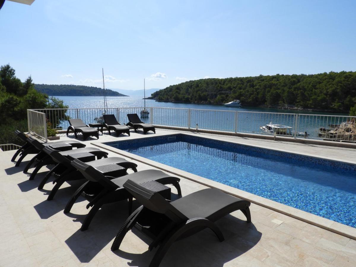 Luxury Villa Kate - In Lucice Bay With Turquoise Sea, Amazing Seaviews, And Heated Pool Milna (Brac) Exterior foto