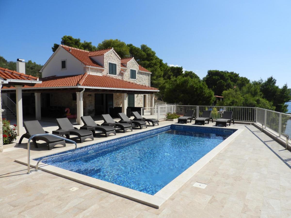 Luxury Villa Kate - In Lucice Bay With Turquoise Sea, Amazing Seaviews, And Heated Pool Milna (Brac) Exterior foto